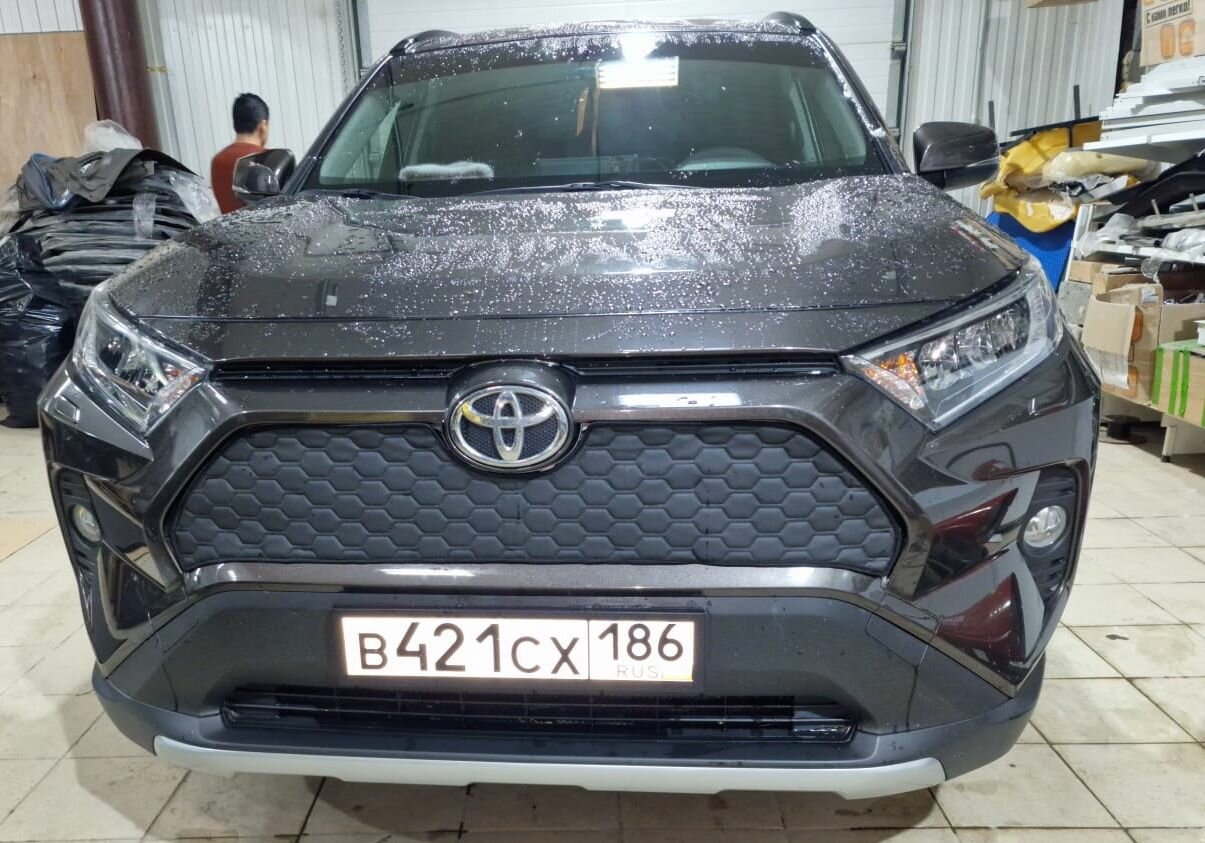 Утеплитель радиатора для Toyota Rav 4 2018-2023 Комплект Дизайн Соты