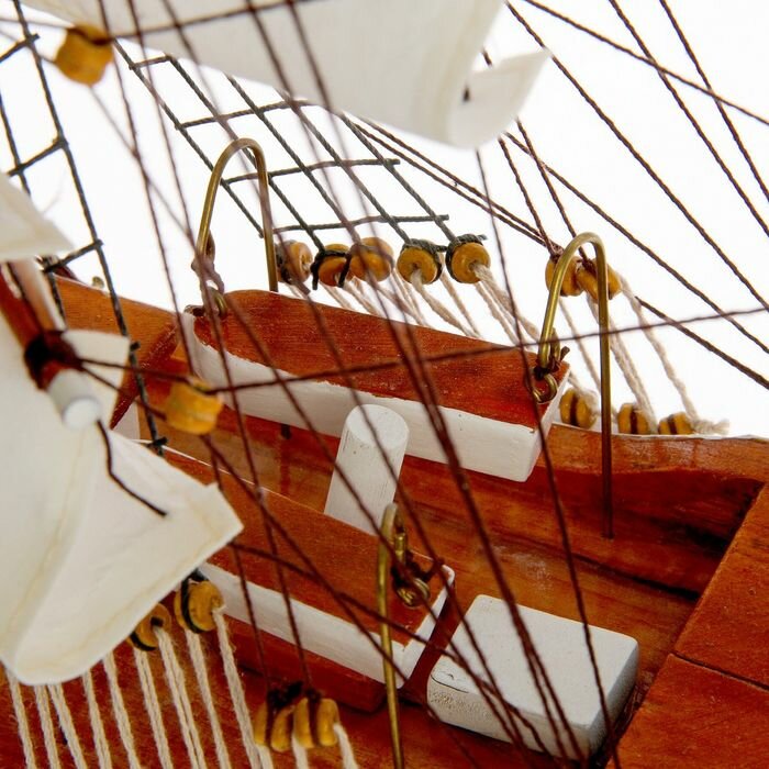 Корабль сувенирный «Проводник», 3 мачты, белый борт, чёрная подставка, белые паруса - фотография № 10