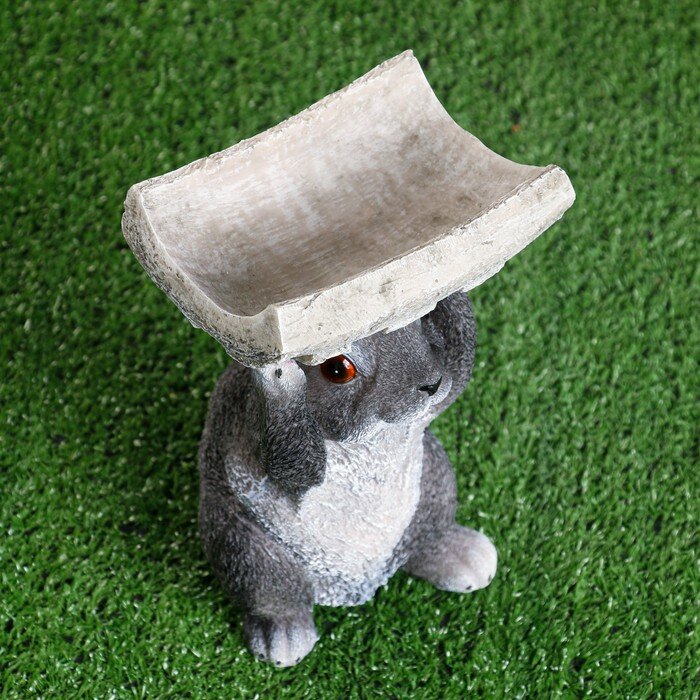 Садовая фигура "Серый заяц с кормушкой на голове" 15х13х24см - фотография № 5