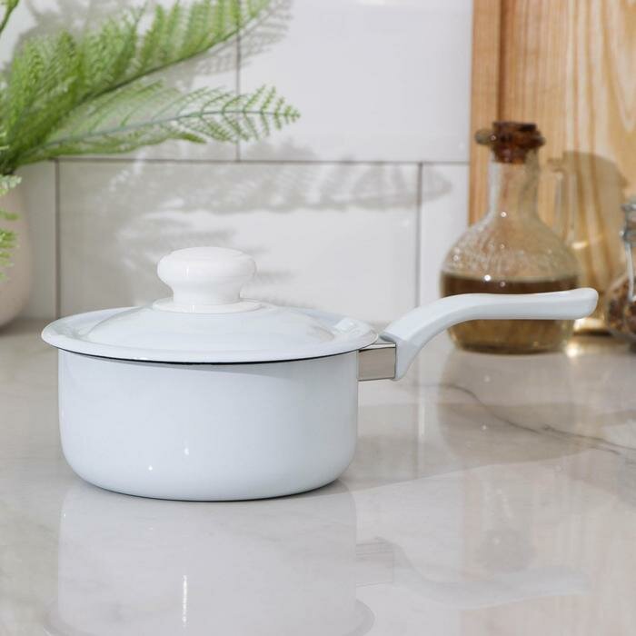 фото Ковш цилиндрический, 600 мл, эмалированная крышка, без деколи, пластиковая ручка, индукция, цвет белый