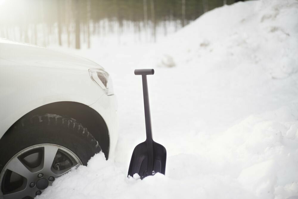 Лопата для уборки снега автомобильная Plantic Auto 18001-01 - фотография № 3
