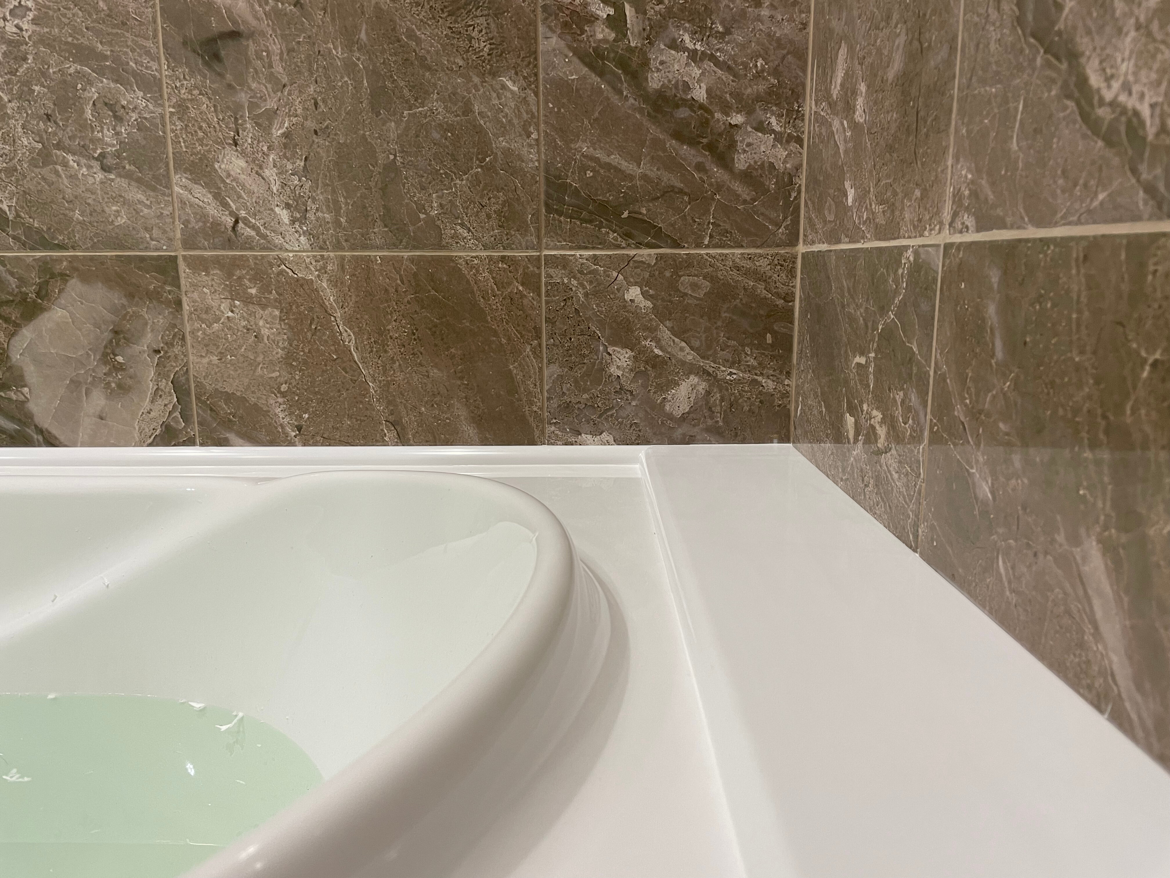Акриловый плинтус бордюр, универсальная широкая накладка для ванны, суперплинтус НСТ 90-750 мм - фотография № 7