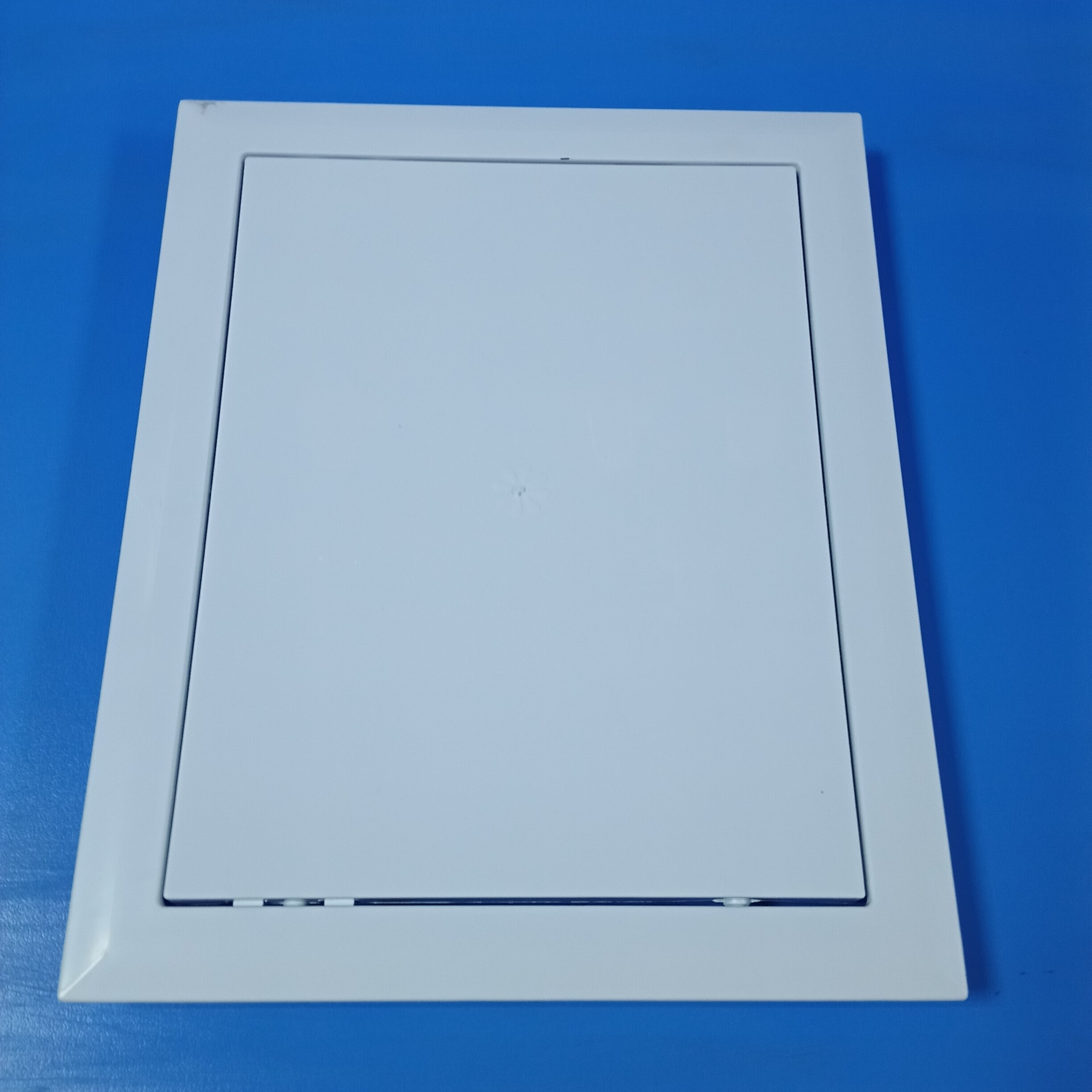 фото Люк ревизионный пластиковый AD 2025 дверца 17х22 см, монтажная рамка 21.5х26,5 см 2 шт.