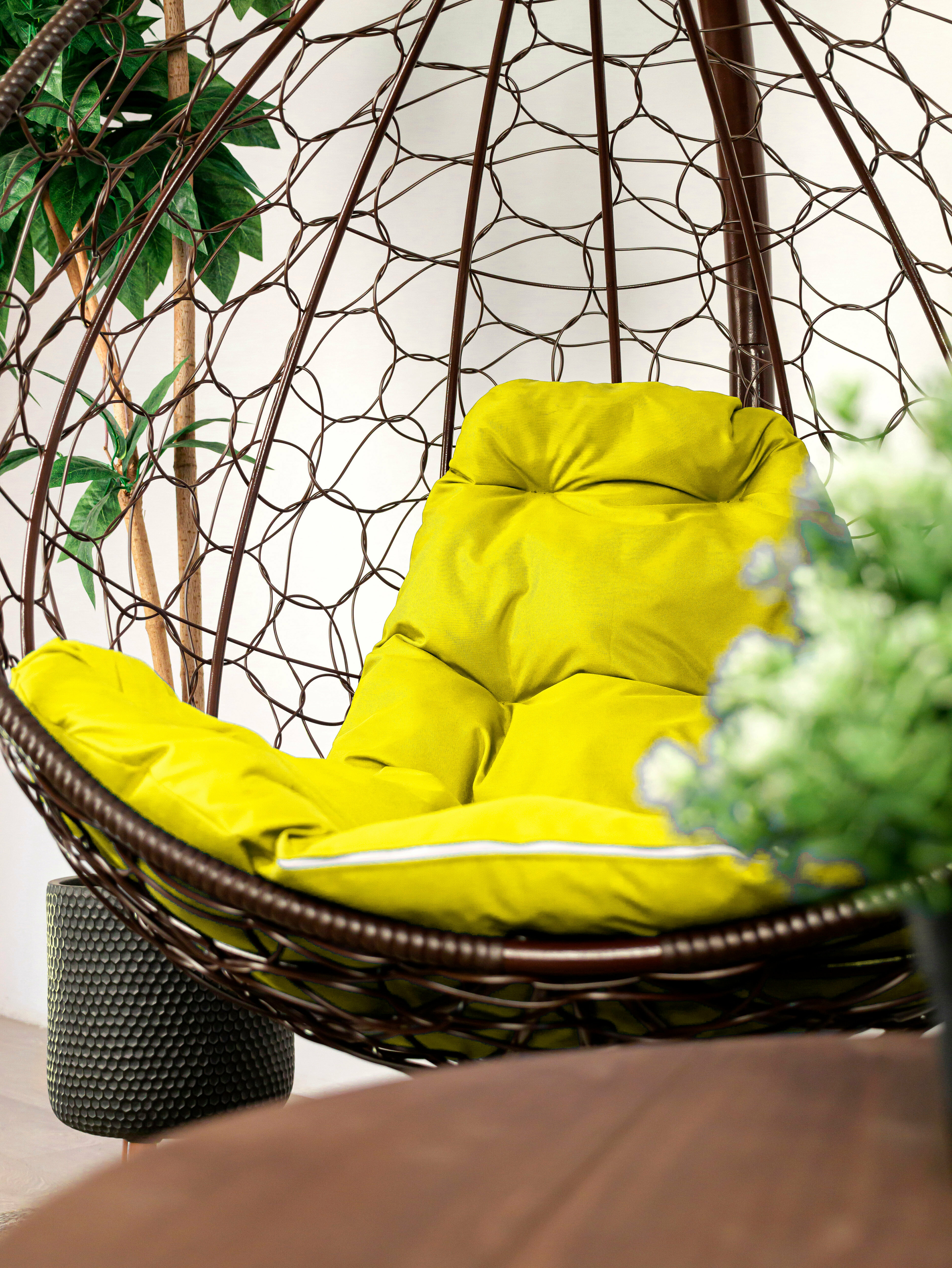 Подвесное кресло ротанг коричневое, желтая подушка - фотография № 20
