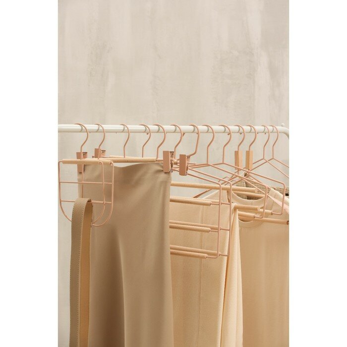 LaDо́m Вешалка для одежды с усиленными плечиками «Wood», 42×22×3,2 см, цвет розовый - фотография № 3