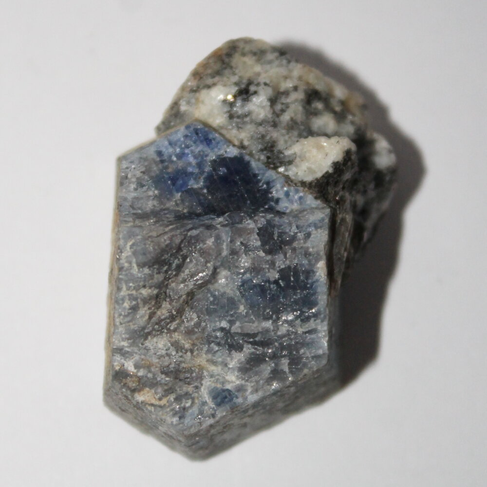 Кристалл на породе синего Корунда, коллекционный минерал "True Stones" - фотография № 4