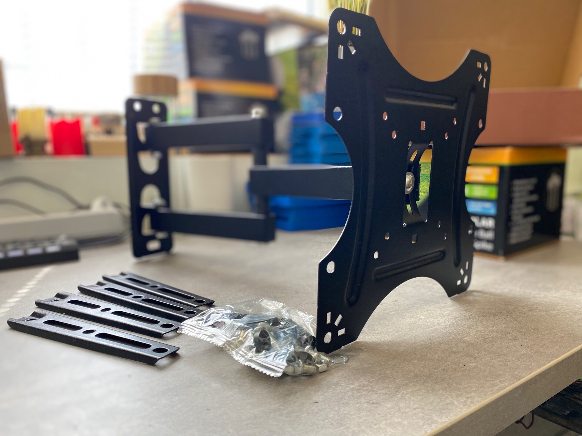 фото Кронштейн на стену TVB-117B-2 диагональ ТВ 14"-55" нагрузка до 50 кг, Vesa (от 75х75 мм до 400х400), черный