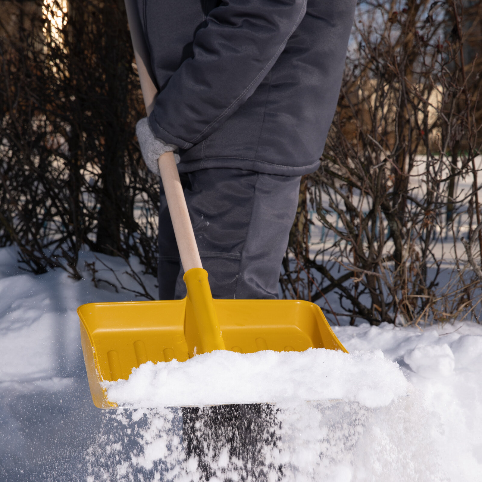 Лопата для уборки снега пластиковая, желтая, 420 х 425 мм, без черенка, Россия, Сибртех - фотография № 6