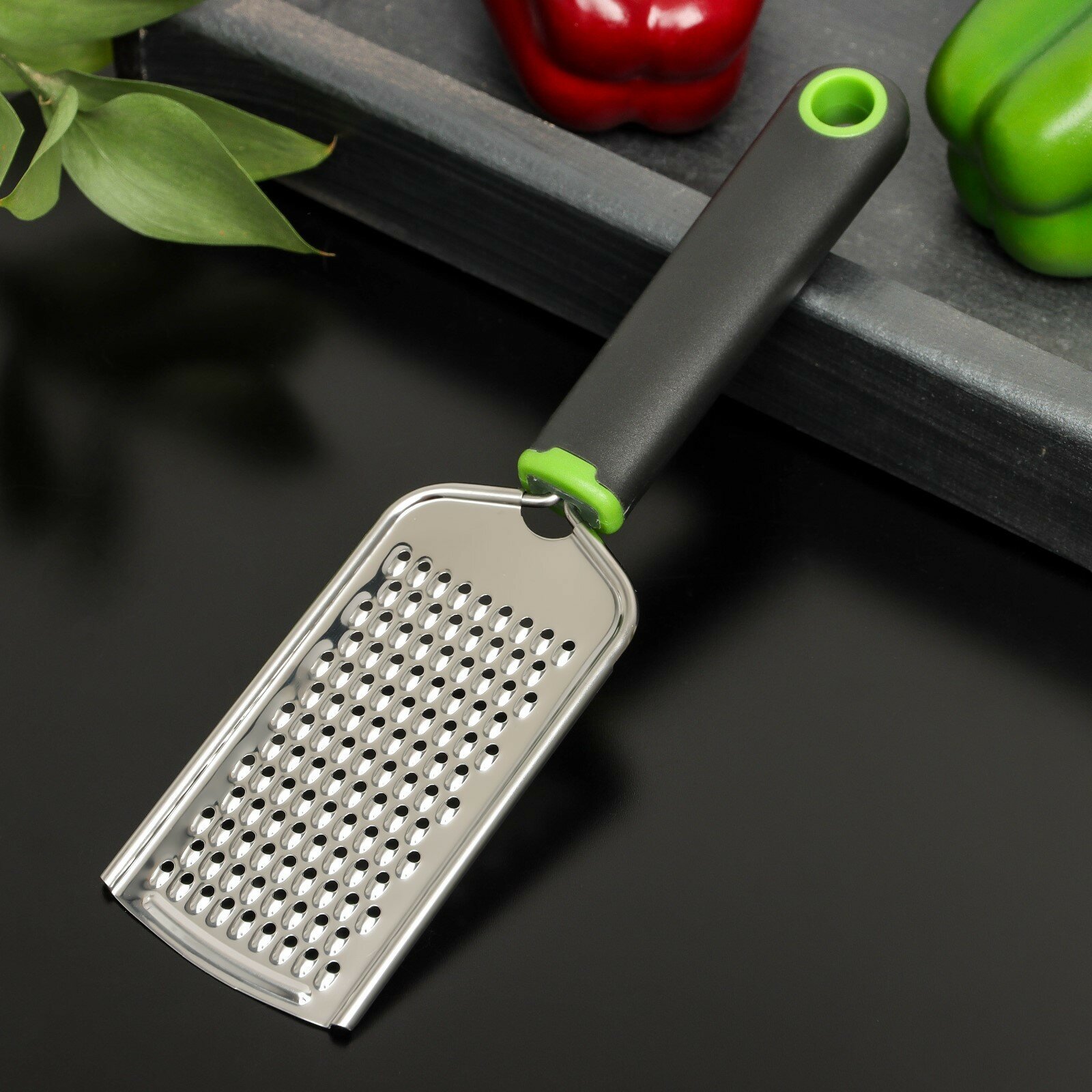 фото Тёрка мелкая Доляна Lime, 22,8 см, цвет чёрно-зелёный