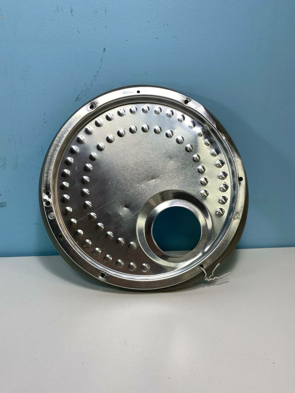 фото Нижняя часть крышки съёмная внутренняя алюминиевая от мультиварки б\у