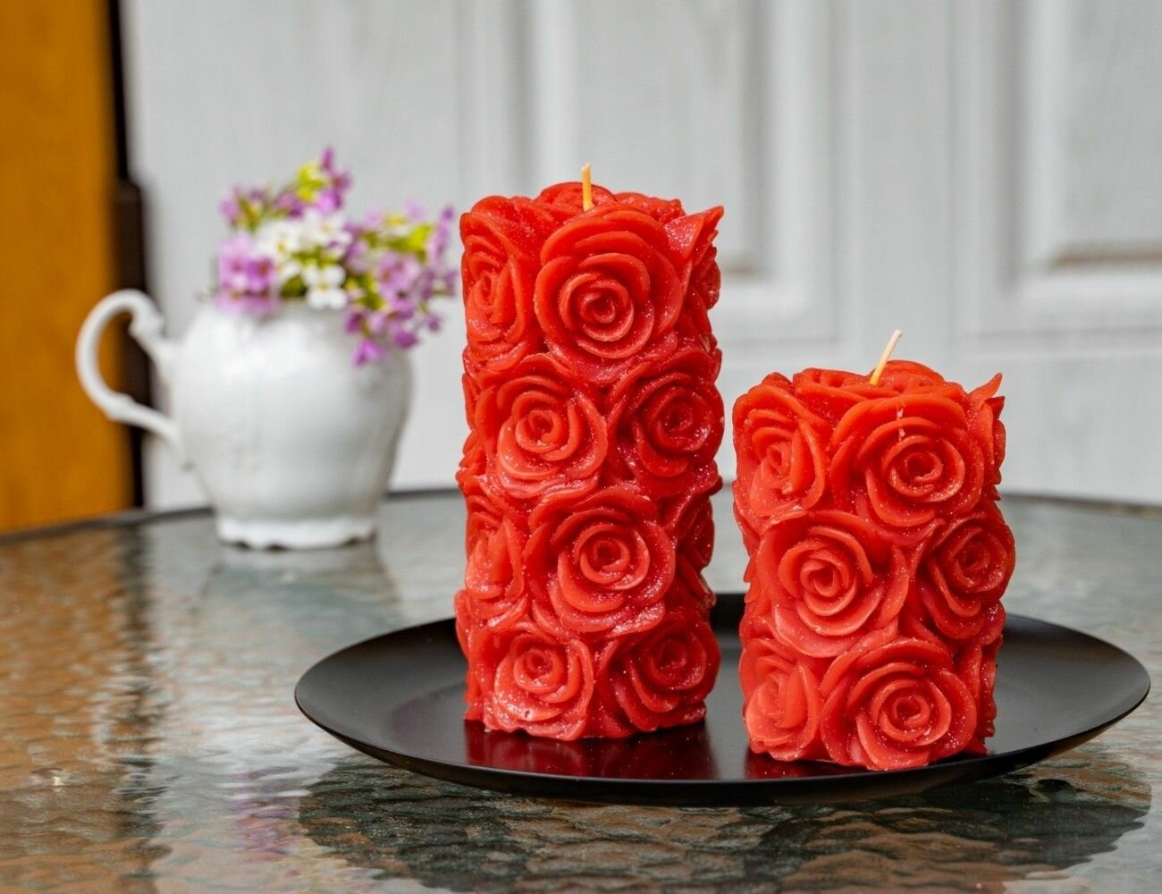 Дизайнерская свеча мерцающие розы, красная, 7x10 см, Kaemingk (Decoris)