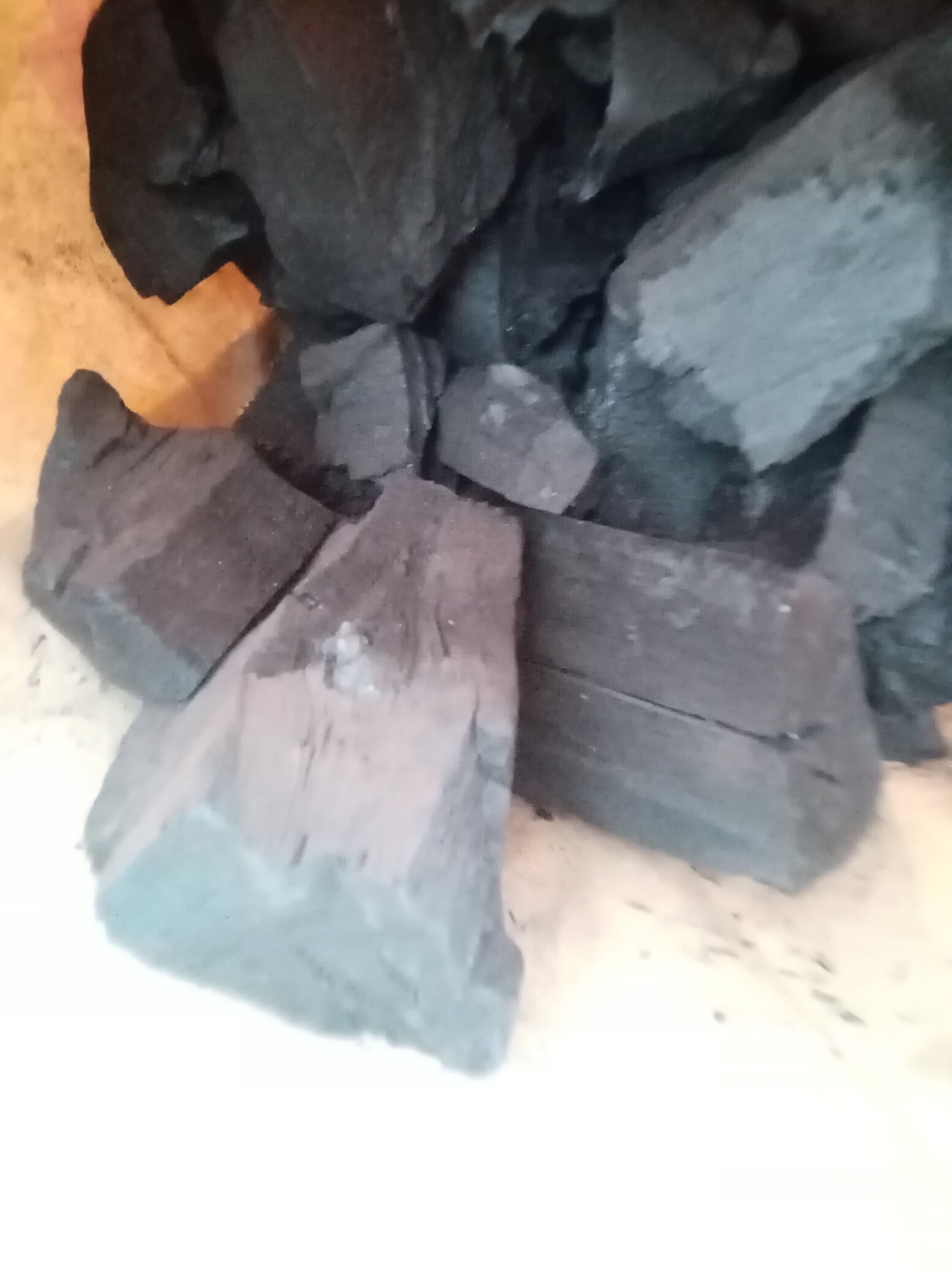 Уголь древесный 10кг/ Уголь для гриля - фотография № 3