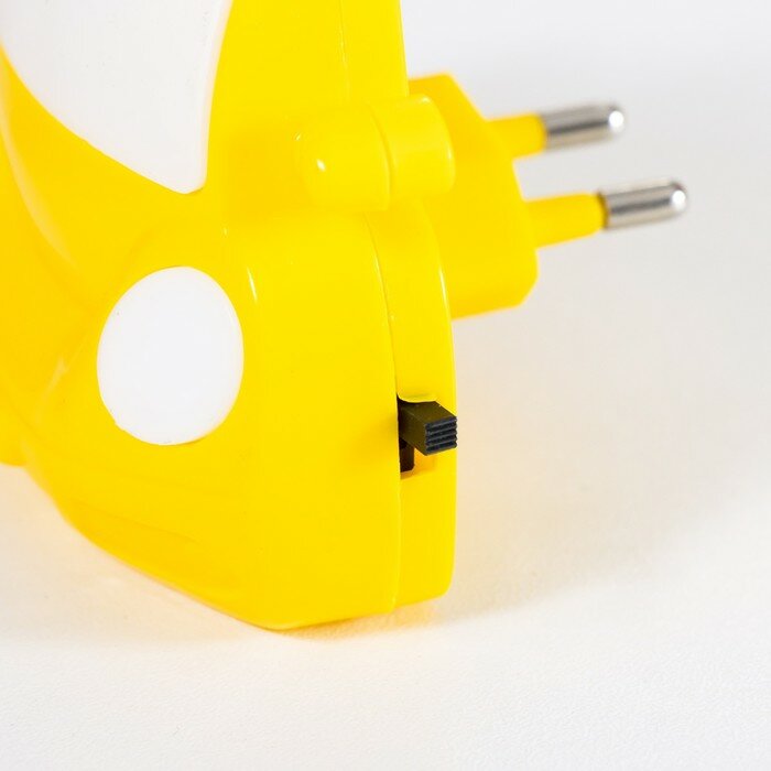 Настенные RISALUX Ночник "Машинка" LED желтый 7х8х7 см - фотография № 7