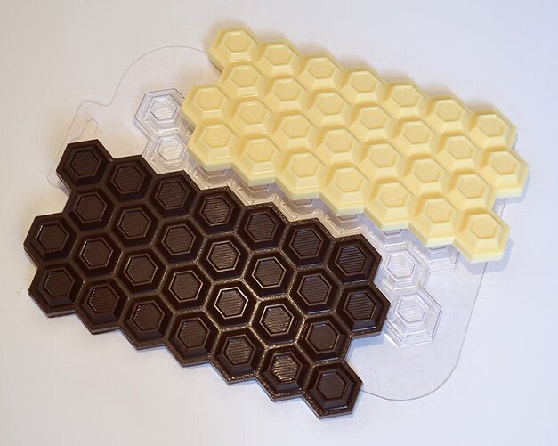 фото Форма пластиковая для шоколада «Плитка соты»