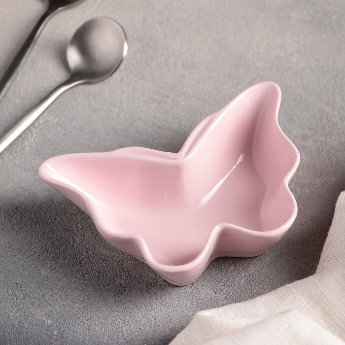 фото Блюдо керамическое «Бабочка», 11×7,5×3 см, цвет розовый