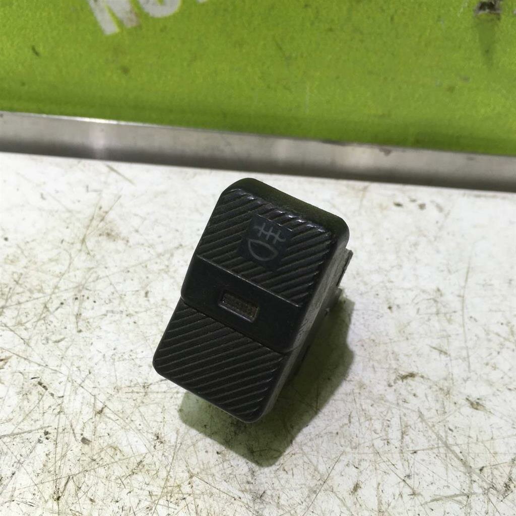 Кнопка противотуманки VW Passat B3 1988-1993