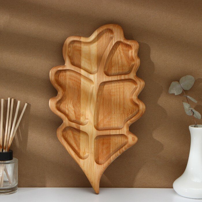 фото Менажница авторская «Дубовый лист», 35×20×1,8 см, пропитана минеральным маслом, берёза