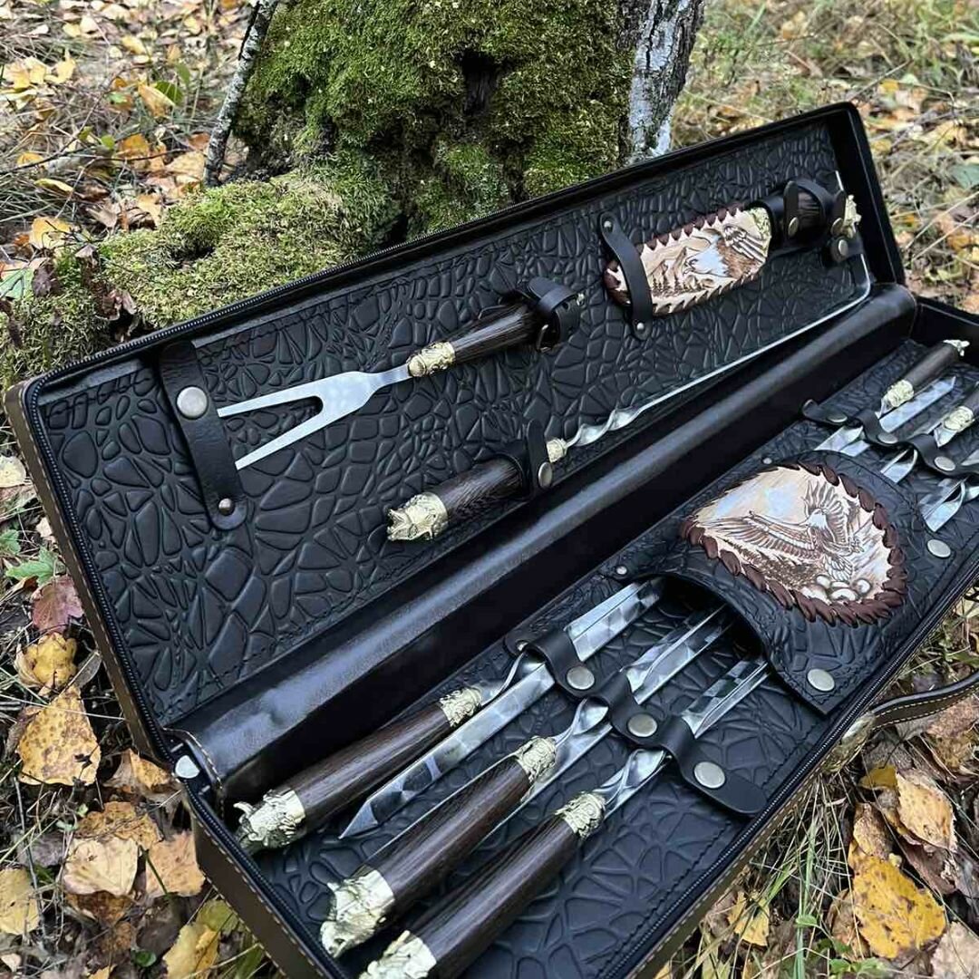 Подарочный набор для шашлыков "Мясник-3", шампуры лесные звери, кочерга, вилка и нож в кейсе, подарок мужчине - фотография № 2
