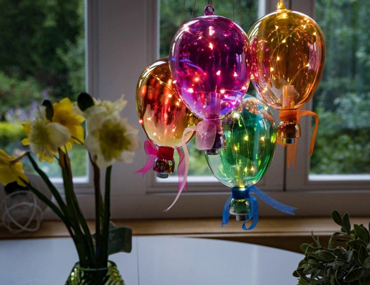 Декоративный светильник подвесной воздушный шарик фиолетовый 10 тёплых белых микро LED-огней 12x21 см таймер батарейки Kaemingk 895949-2