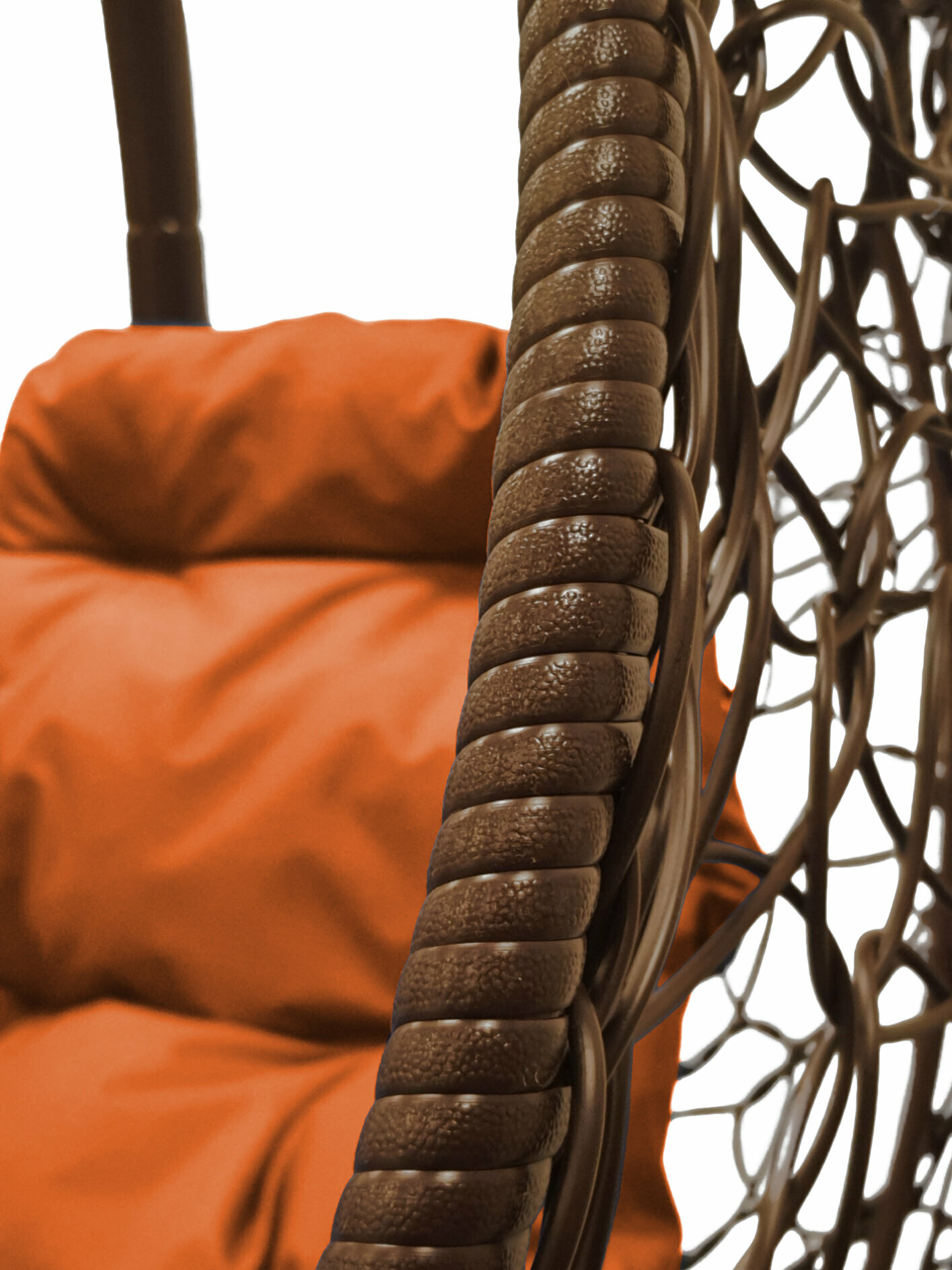 Подвесное кресло ротанг коричневое, оранжевая подушка - фотография № 4