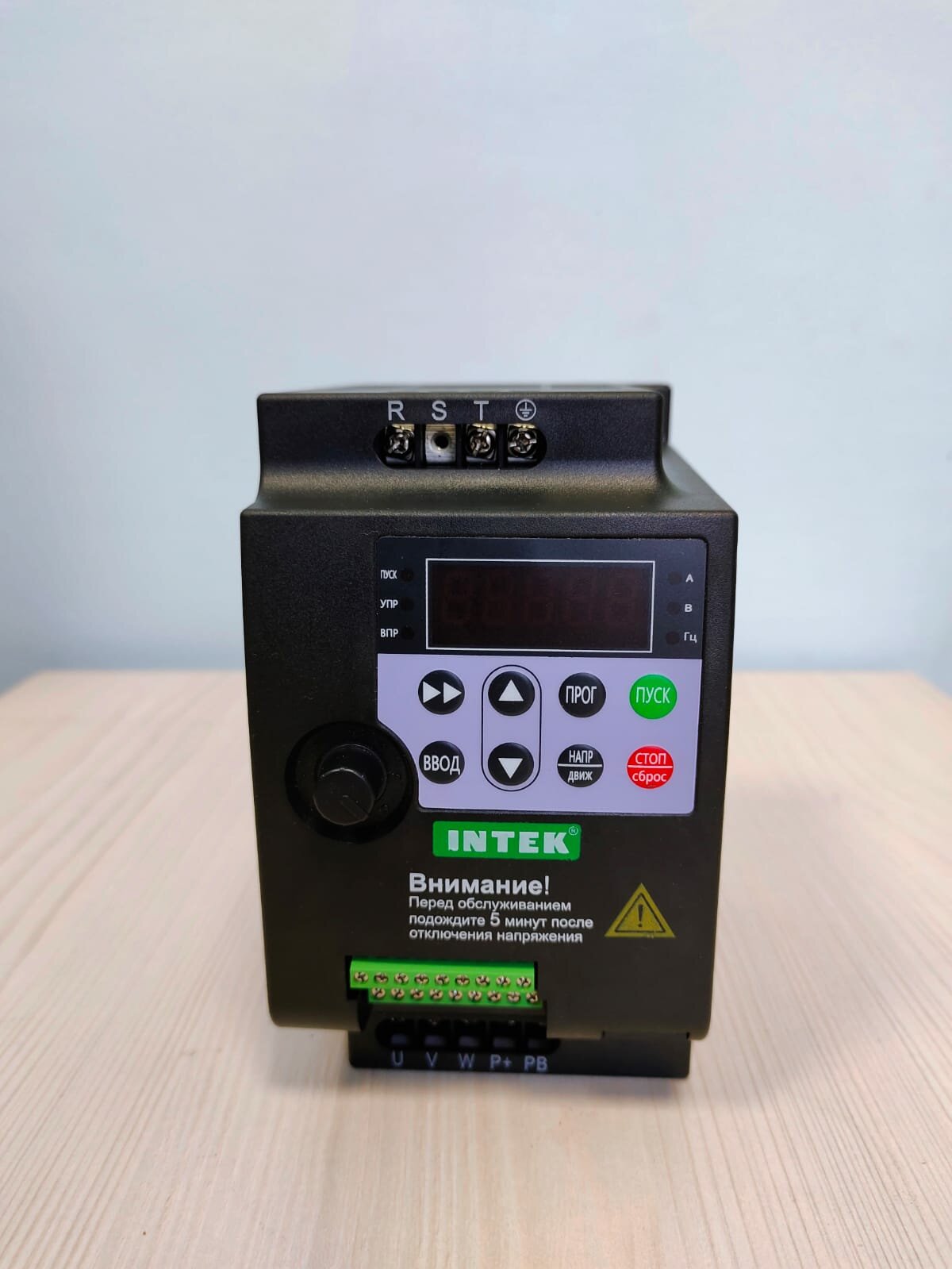 Преобразователь частоты Intek SPE401B21G (04KW 220V 1PH)