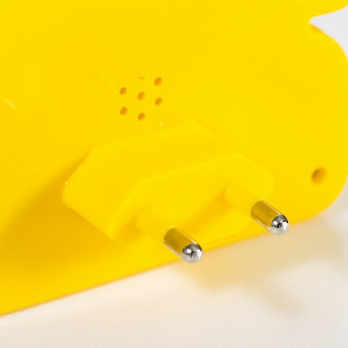 Настенные RISALUX Ночник "Машинка" LED желтый 7х8х7 см - фотография № 6