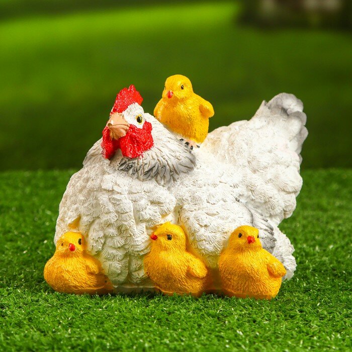 Садовая фигура "Курица белая с цыплятами" 21х16х14см - фотография № 1