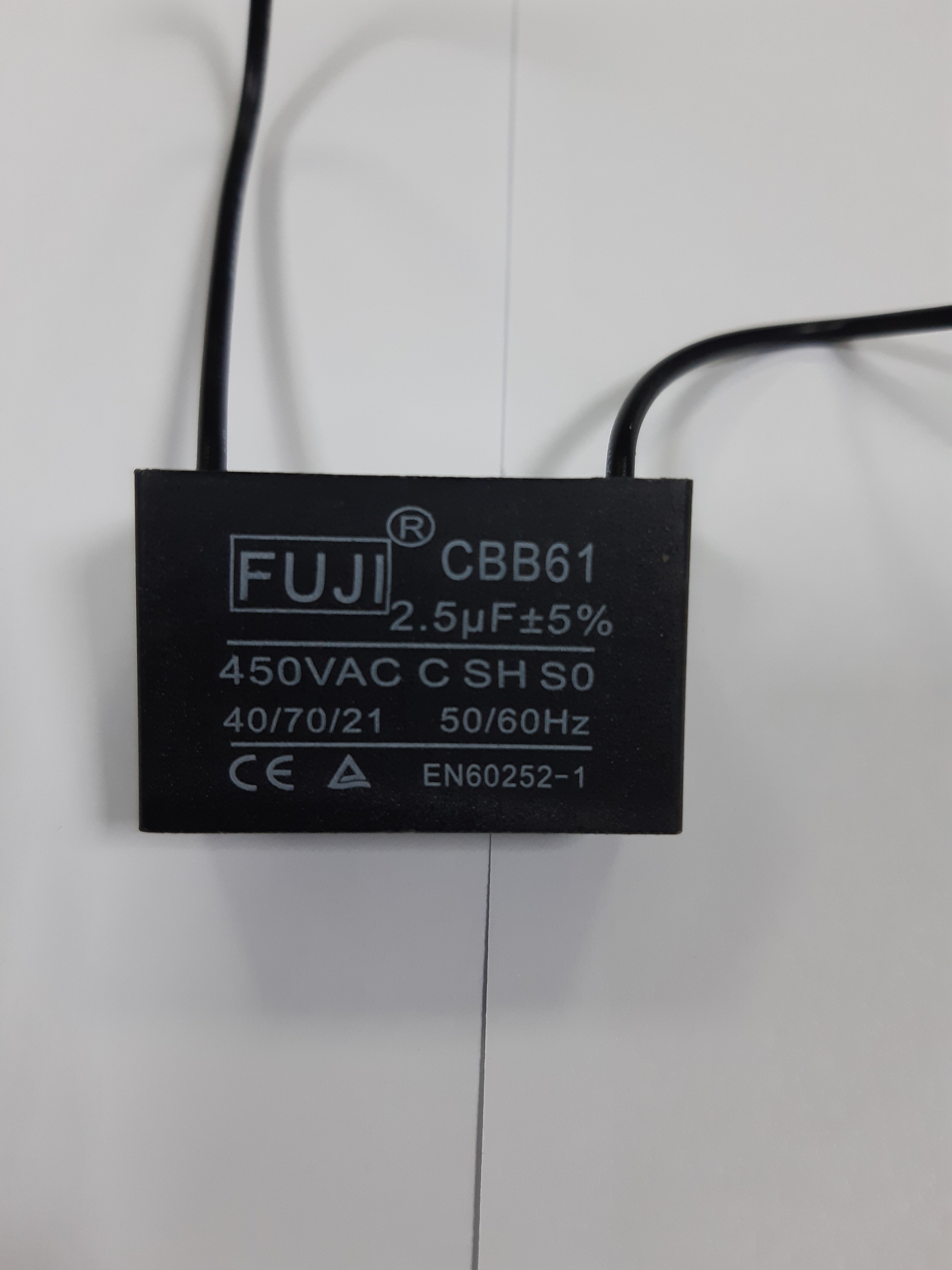 Конденсаторы пусковые 2.5mF 450V CBB61 FUJI гибкие выводы (комплект 2 штуки)