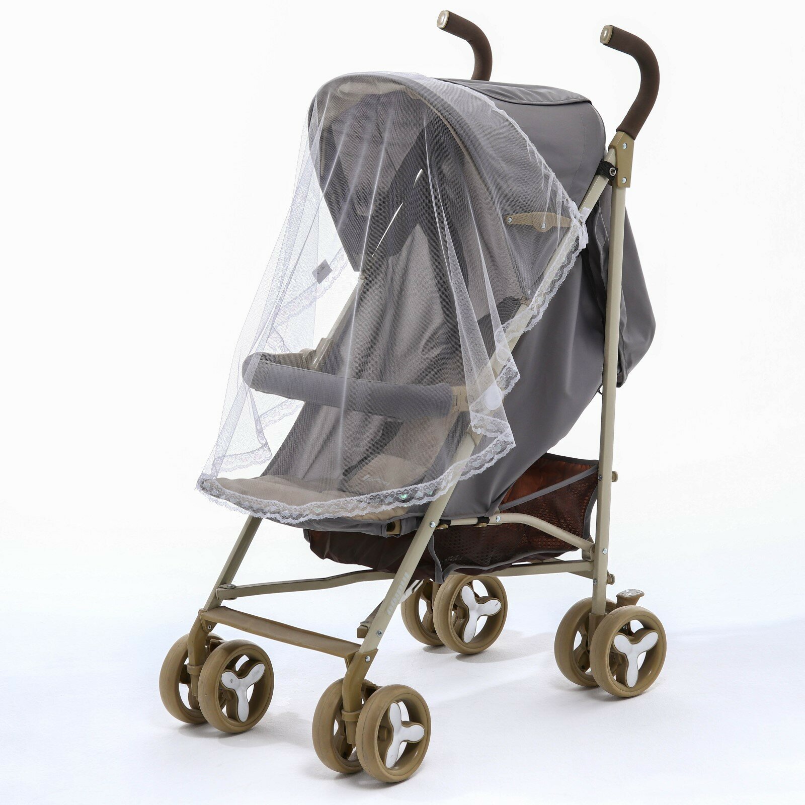 фото Москитная сетка с кружевами