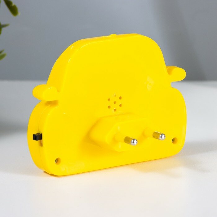 Настенные RISALUX Ночник "Машинка" LED желтый 7х8х7 см - фотография № 5