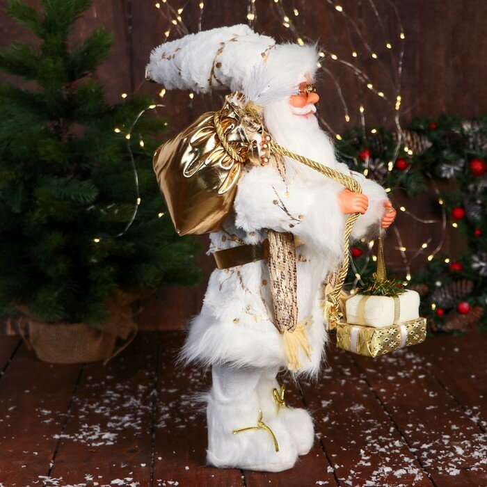 Дед Мороз "С подарками и в ремешке" 50 см, бело-золотой - фотография № 2