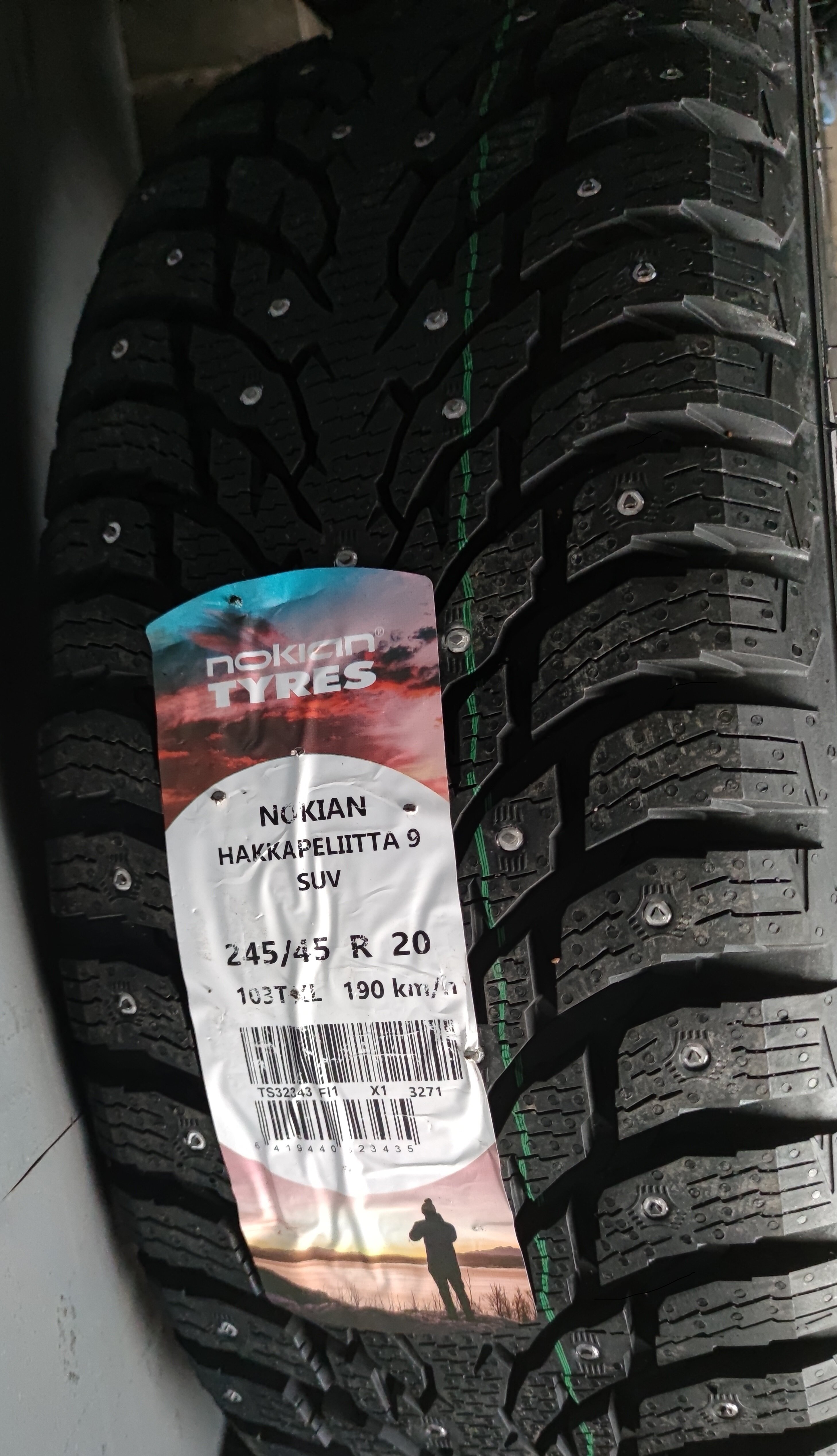 Nokian Tyres Hakkapeliitta 9 SUV 245/45 R20 103T 