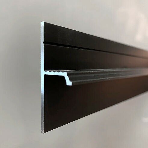 FD-04.4 плинтус скрытый теневой алюминиевый черный RAL9005 матовый 42х14х2500 / штука - фотография № 2