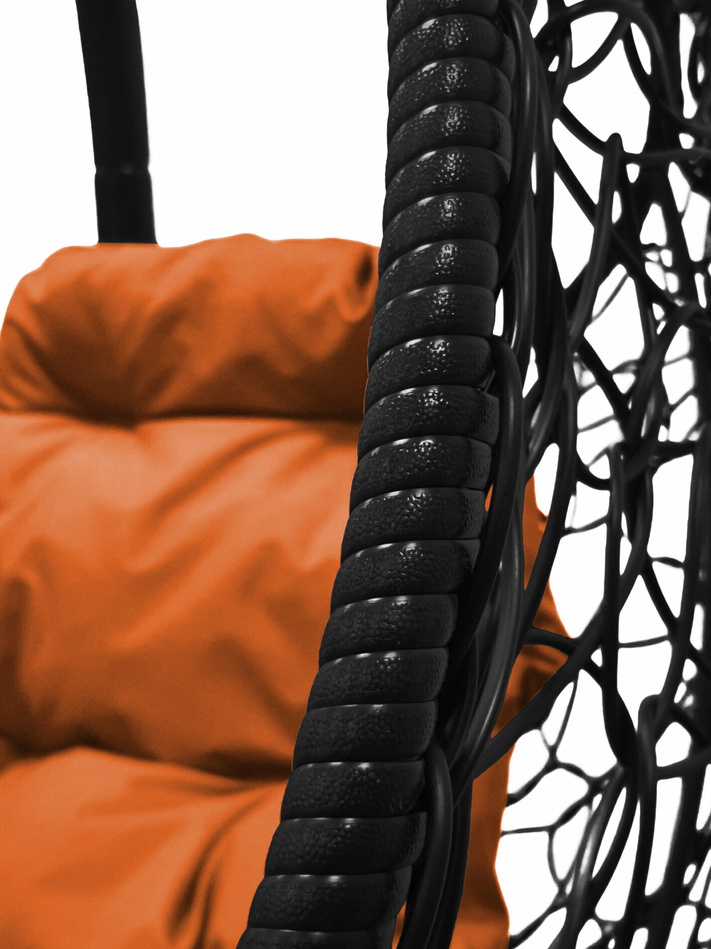 Подвесное кресло ротанг чёрное, оранжевая подушка - фотография № 3