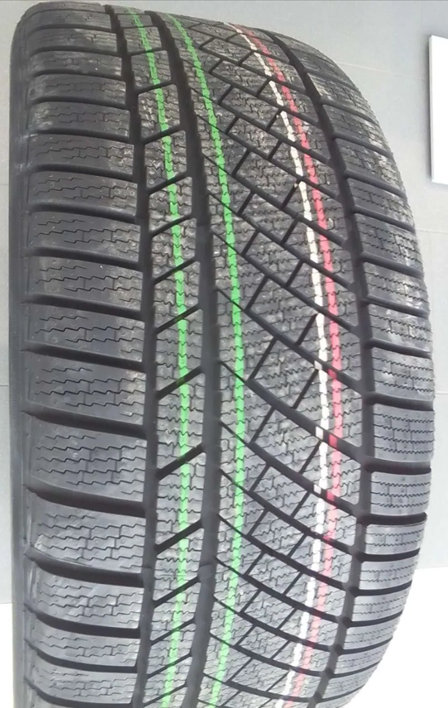 Continental ContiWinterContact TS 830 P 255/40 R18 99 зимняя