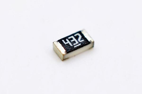 Резистор SMD YAGEO RC0603FR-074K3L Резистор постоянный SMD 0603, 1шт