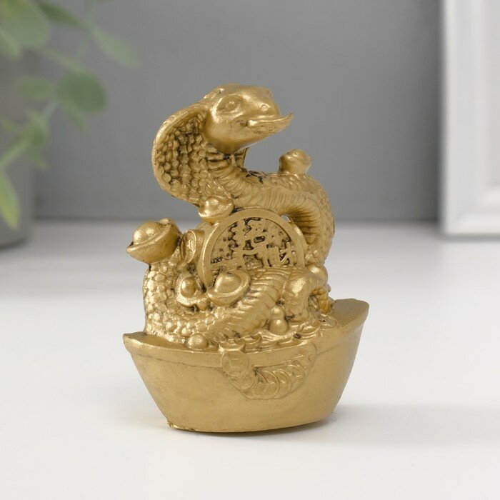 фото Нэцкэ полистоун "Кобра на слитке Ямб с китайской монетой" под бронзу 4х5,7х7,5 см