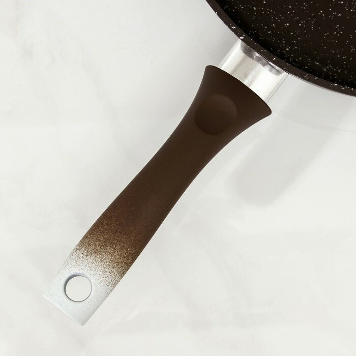 KUKMARA Сковорода, d=28 см, пластиковая ручка, антипригарное покрытие, цвет кофейный мрамор - фотография № 5