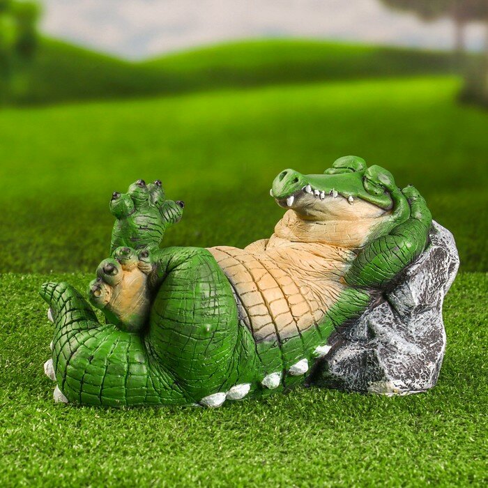 Садовая фигура "Крокодил у камня" 16х29см - фотография № 1