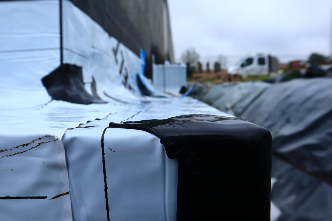 Универсальная самоклеящаяся уплотнительная лента-герметик Delta Flexx Band FG 80 строительный скотч для примыкания - фотография № 6