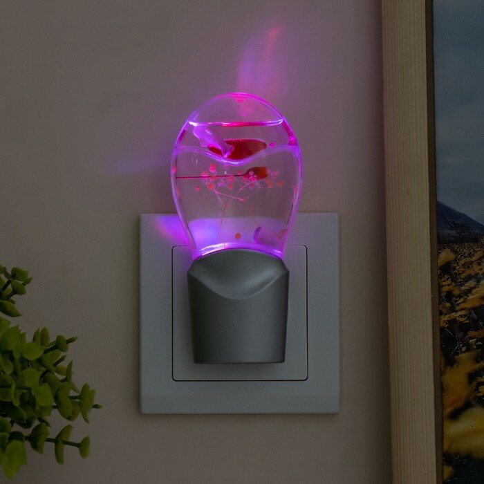 Ночник "Кроха" 0,3W (датчик освещенности) LED серебро/розовый - фотография № 6