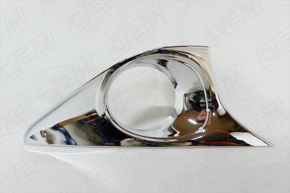 Накладка противотуманной фары правая для Тойота Камри V50 2011-2014 год выпуска (Toyota Camry V50) O.E.M. OEM1599R