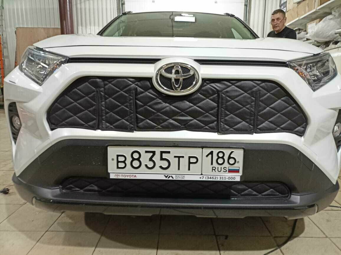 Утеплитель радиатора для Toyota RAV4 2019-2023 (комплект) C Кармашками