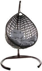 Подвесное кресло из ротанга "Капля Люкс" коричневое с серой подушкой M-Group