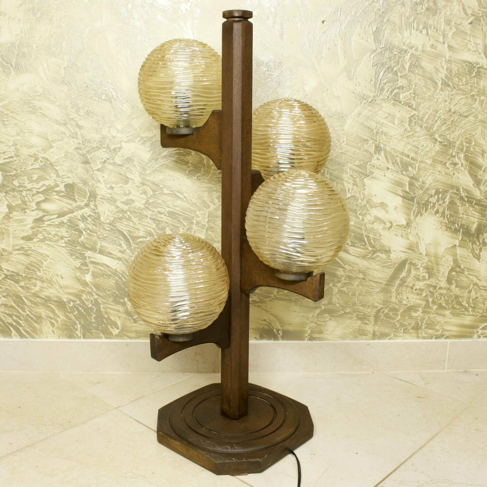 фото Винтажный светильник напольный, дерево, Европа