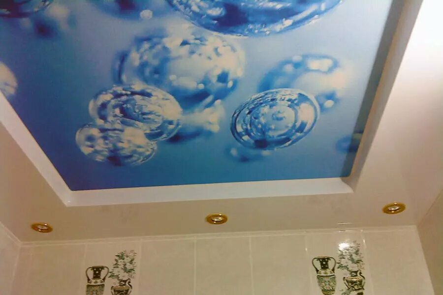 Натяжные потолки пвх в ванной с фотопечатью - фотография № 2