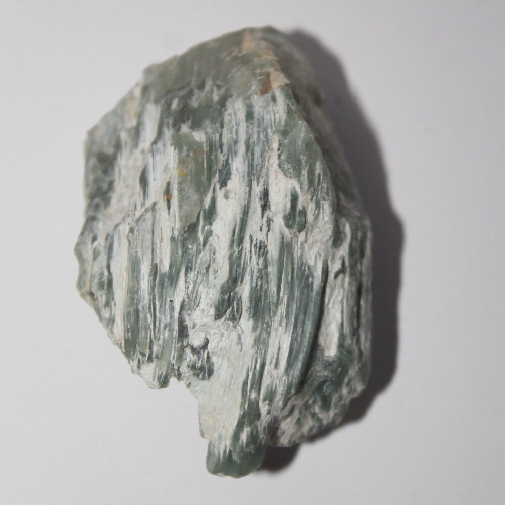 Празем, кварц с актинолитом, коллекционный минерал "True Stones" - фотография № 1