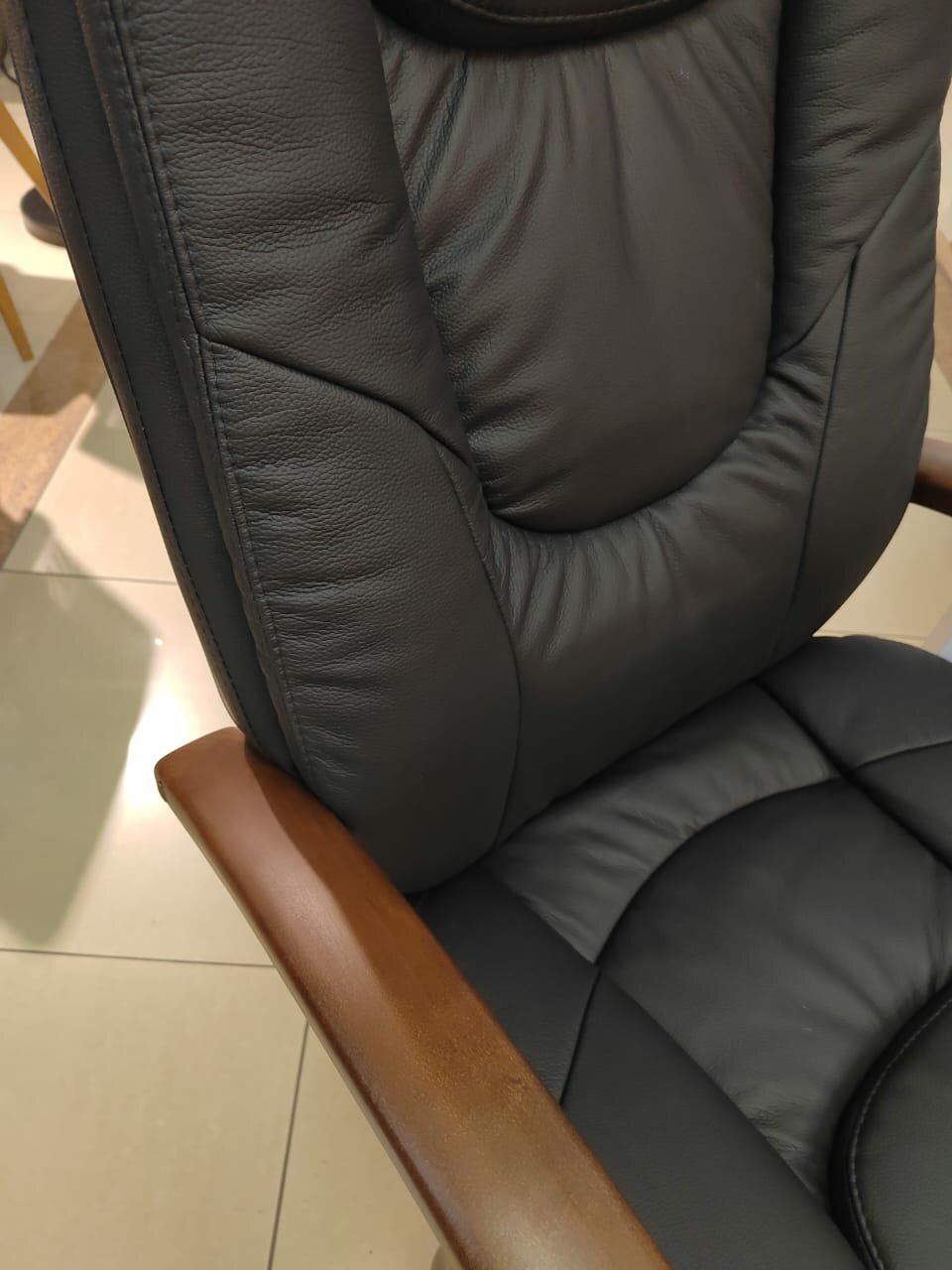Кресло руководителя-Болеро кожа/дерево - фотография № 4