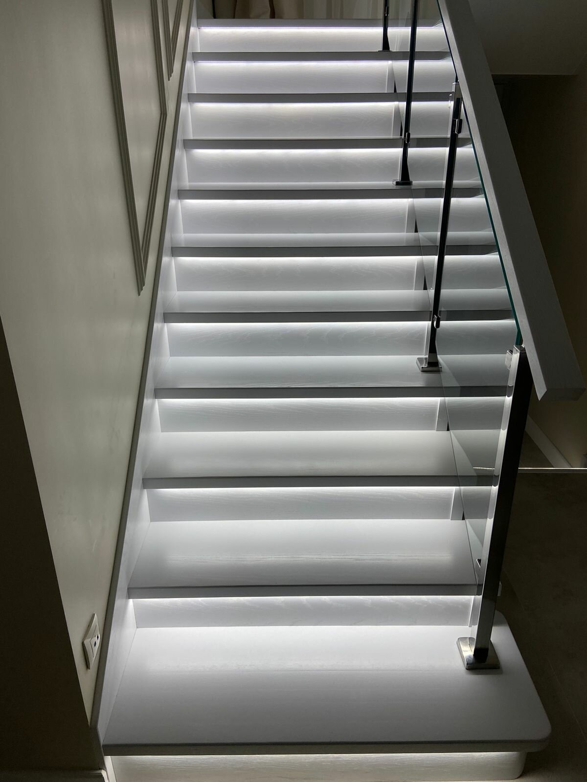 Комплект подсветки лестницы на 19 ступеней (L-1000 мм) с датчиками движения (цвет - белый), тип свечения - холодный белый (6000К) - фотография № 14