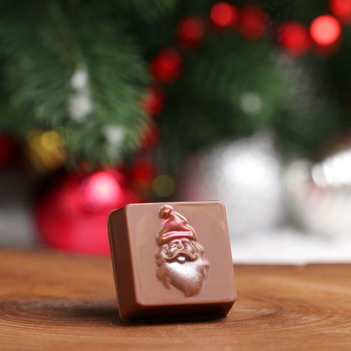Фигура из молочного шоколада "Дед Мороз мини" , 12 г ± 5 % - фотография № 1